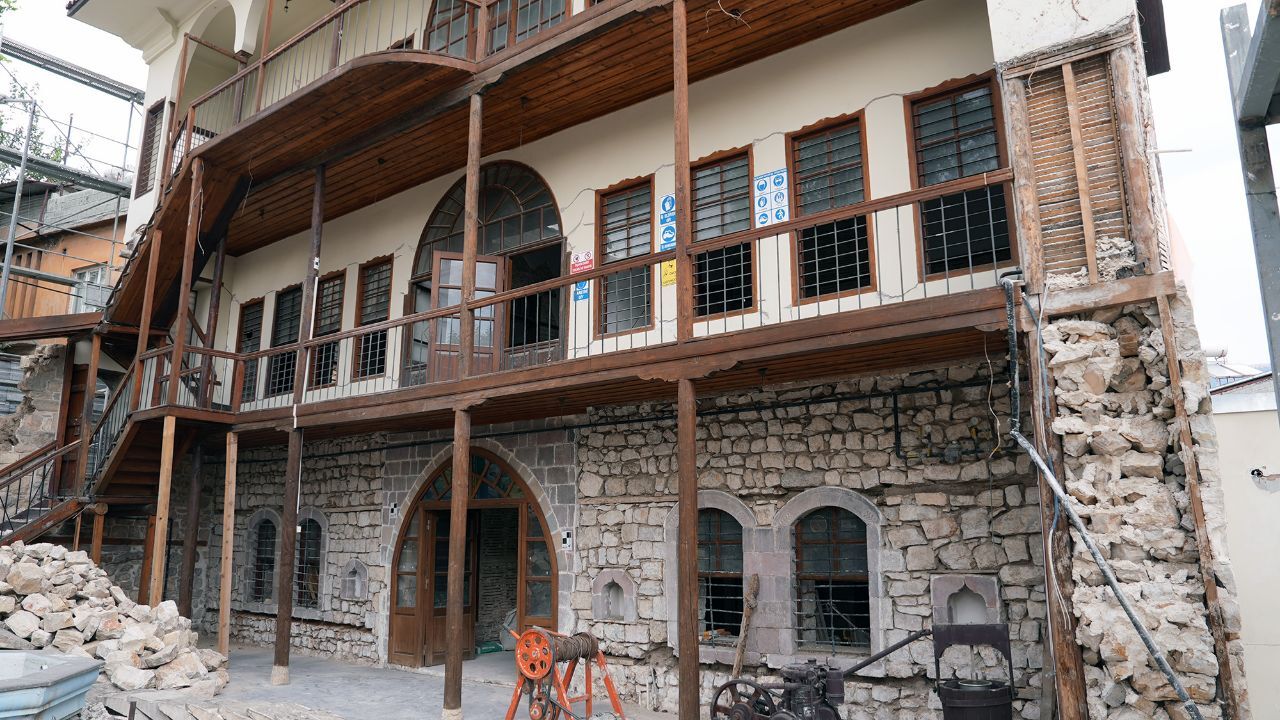 Kahramanmaraş’ta 100 Yılı Aşkın Mazisi Bulunan Tarihi Kocabaş Konağı Restore Ediliyor (7)