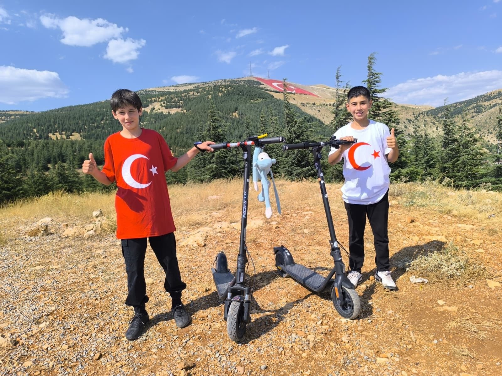 Kahramanmaraş’ta 13 yaşındaki iki arkadaş scooterlarıyla Ahır Dağı’na çıktı