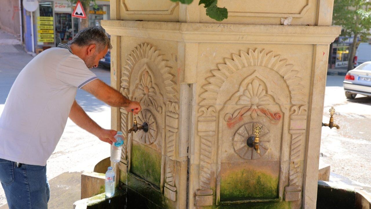 Kahramanmaraş'ta 42 dereceyi bulan sıcaklar hayatı durma noktasına getirdi