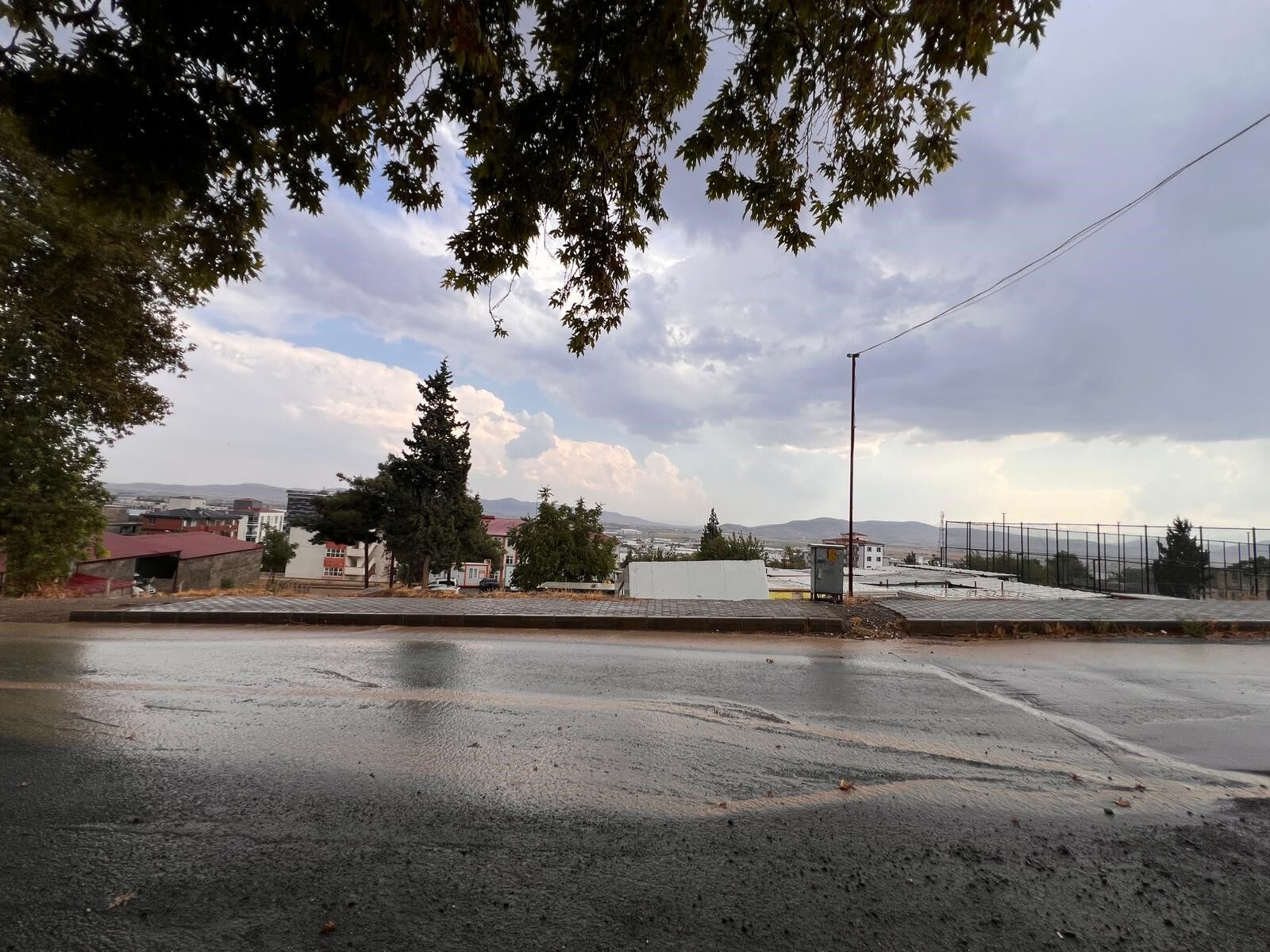 Kahramanmaraş’ta Gökyüzü Şimşeklerle Aydınlandı, Sağanak Başladı (4)