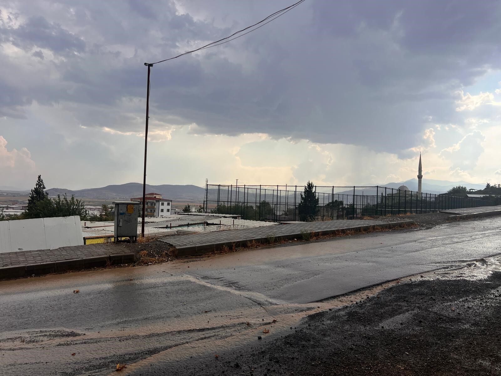 Kahramanmaraş’ta Gökyüzü Şimşeklerle Aydınlandı, Sağanak Başladı (5)