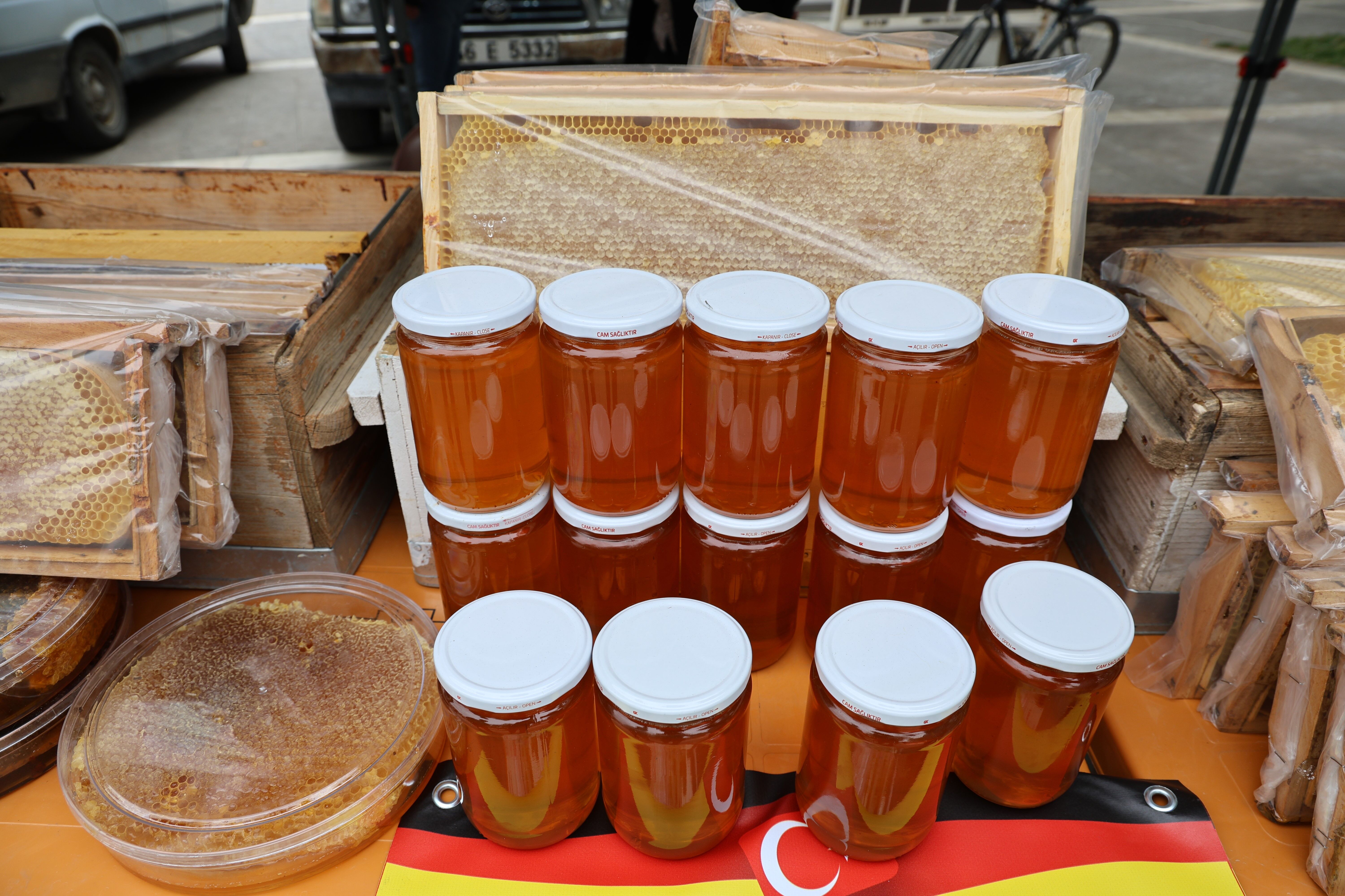 Kahramanmaraş’ta Ilk Bal Festivali 1 Kilo Bal Yiyen Yarışmacı Birinci Oldu (1)