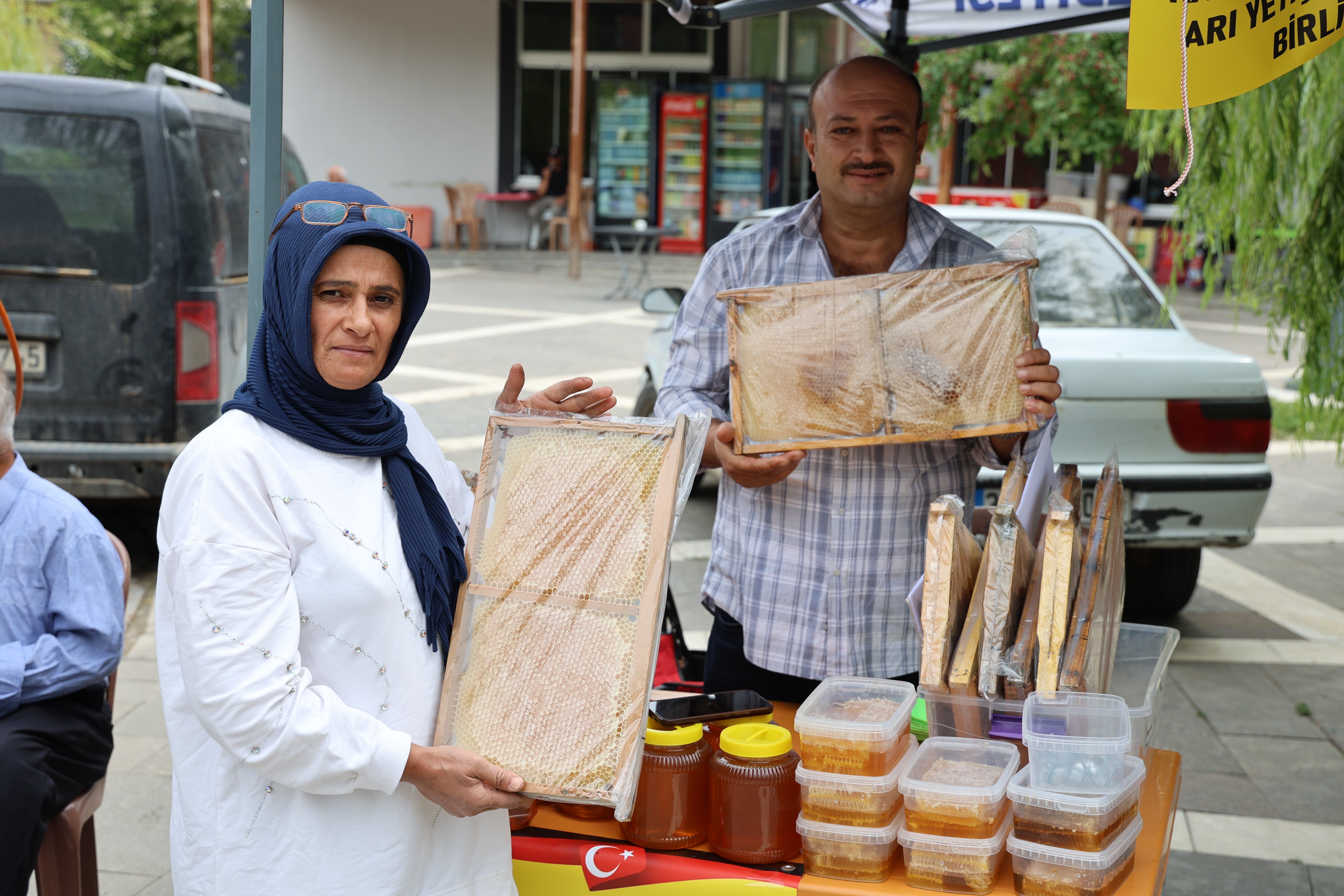 Kahramanmaraş’ta Ilk Bal Festivali 1 Kilo Bal Yiyen Yarışmacı Birinci Oldu (3)