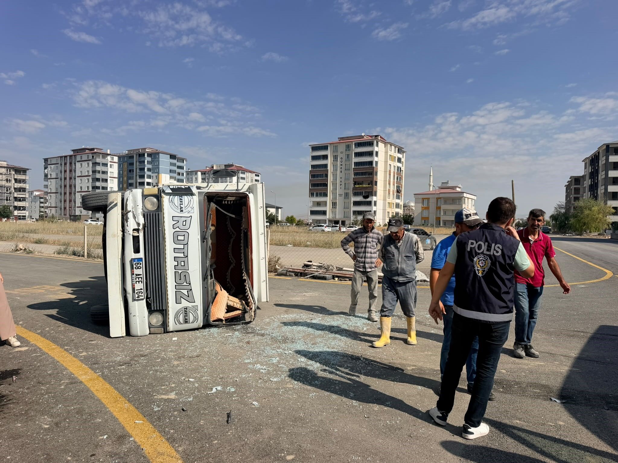 Kahramanmaraş’ta kamyon ile minibüs çarpıştı: 2 yaralı