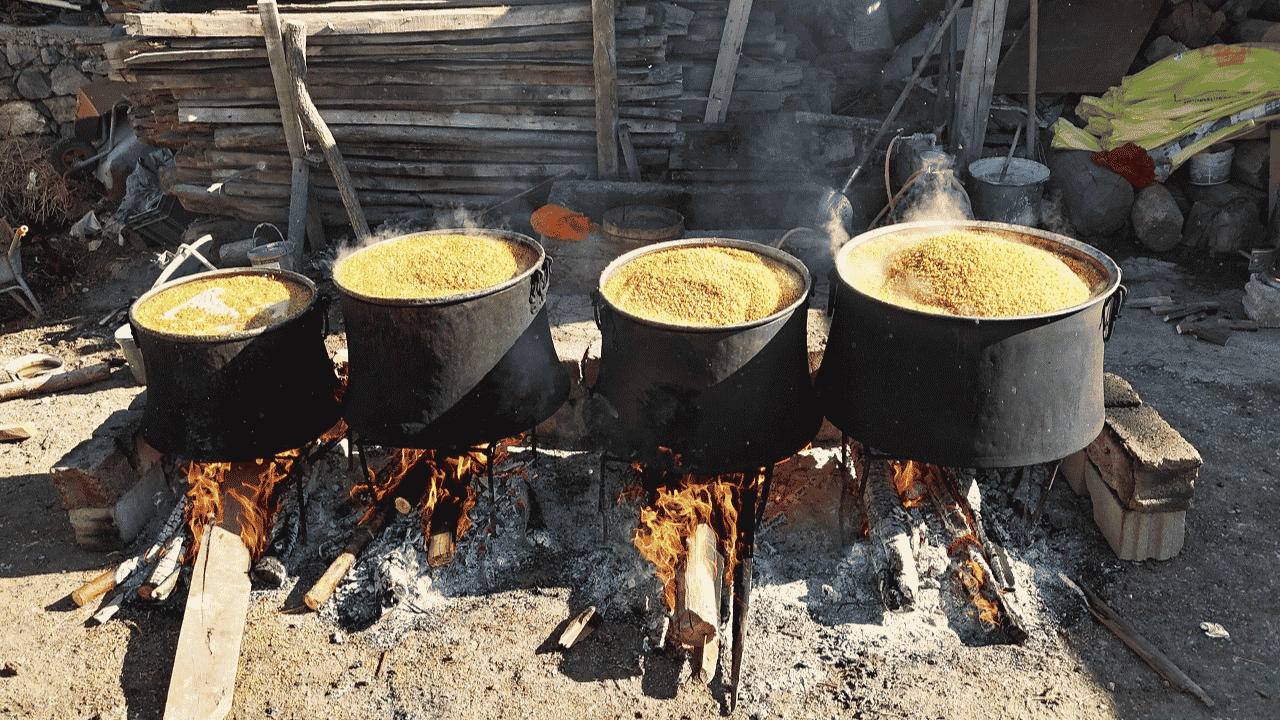 Kahramanmaraş'ta kışlık bulgur için kazanlar kaynıyor!