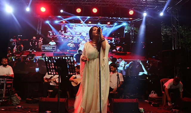 Kahramanmaraş’ta Müzik Dolu Gece! Pazarcık’ta Binlerce Vatandaş Bir Araya Geldi (1)-1