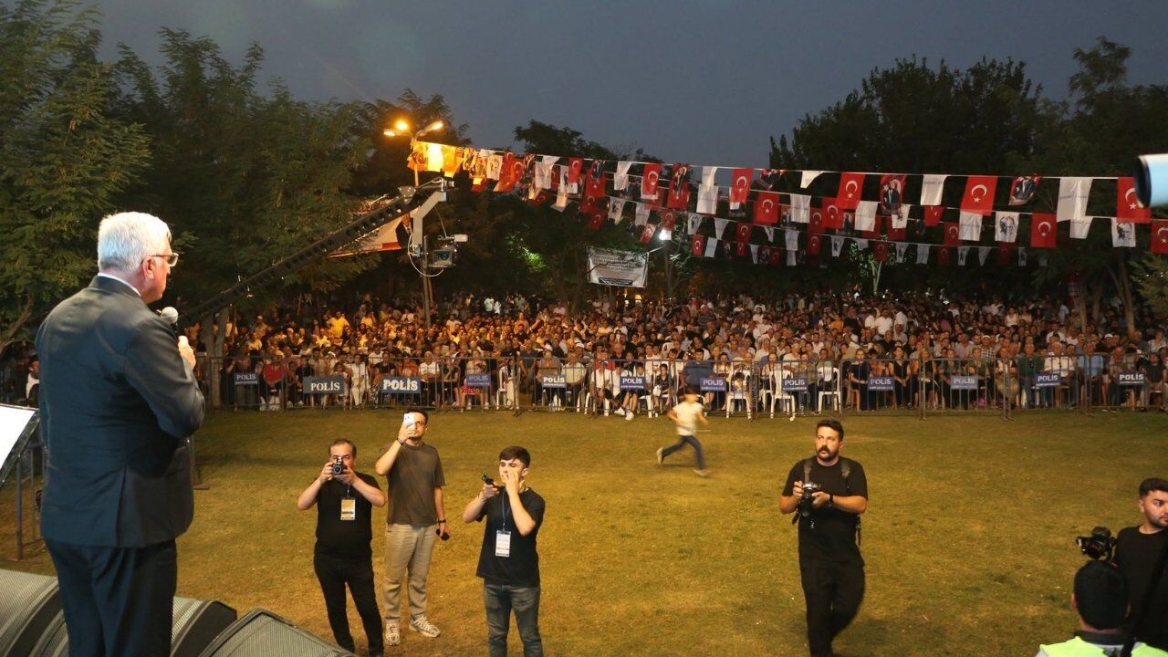 Kahramanmaraş’ta Müzik Dolu Gece! Pazarcık’ta Binlerce Vatandaş Bir Araya Geldi (2)