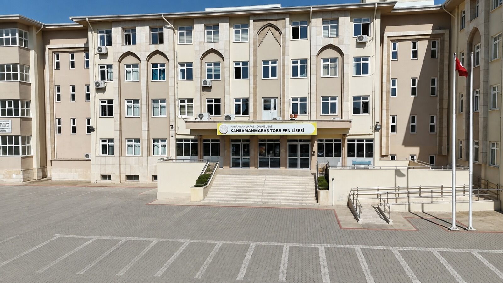Kahramanmaraş'ta Şehit Öğretmen Ayla Kara'nın Ismi Fen Lisesi'ne Verildi (2)