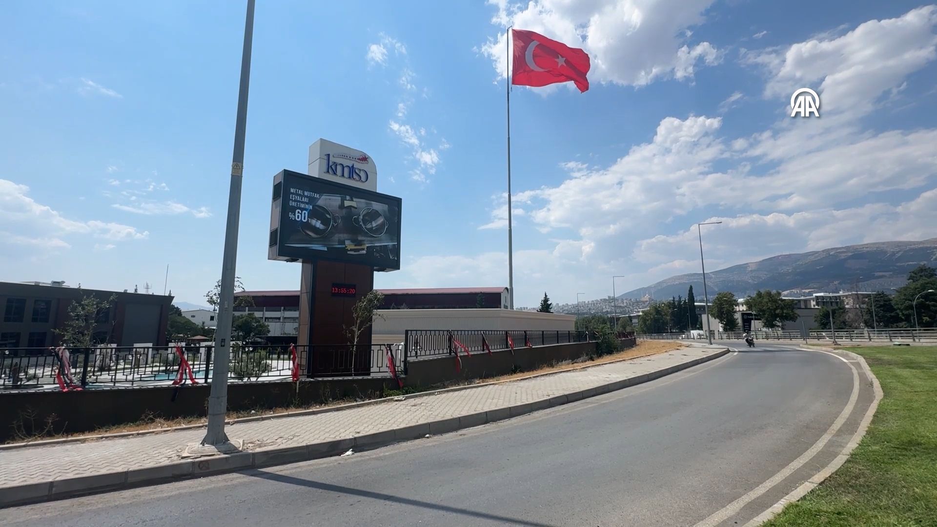 Kahramanmaraş'ta termometreler 39 dereceyi gösterdi sıcaktan bunalanlar akın etti