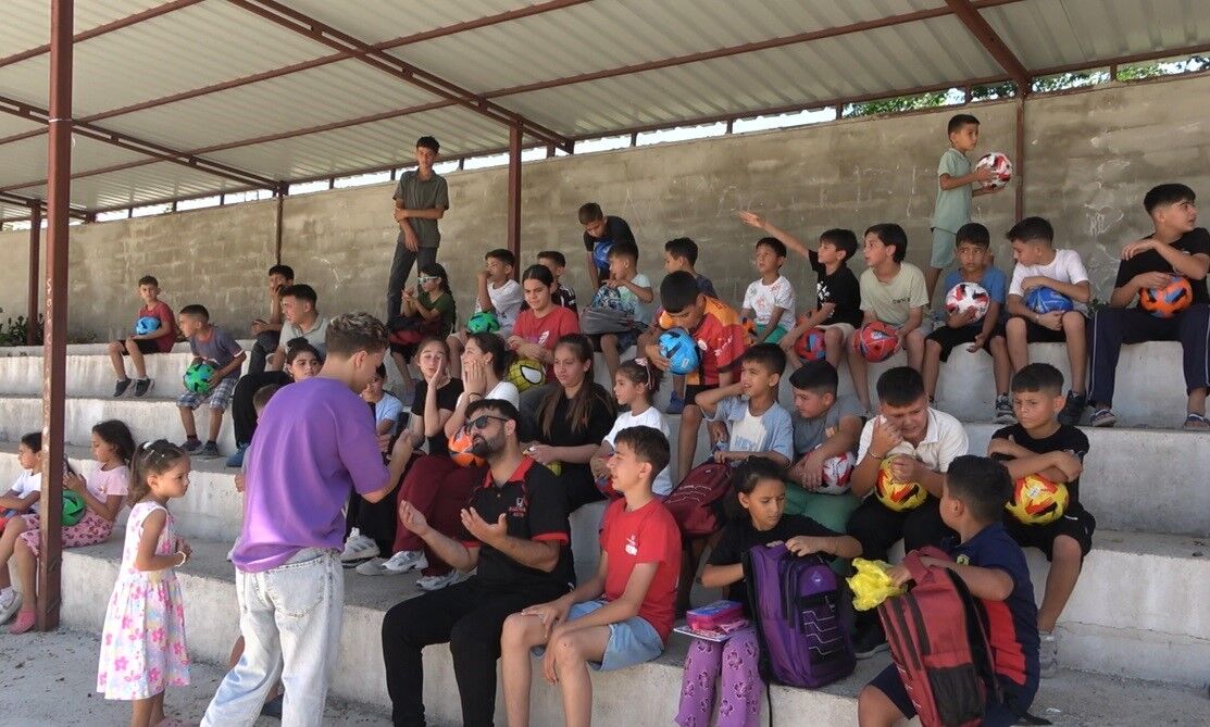 Kahramanmaraş’tan yola çıktılar, Osmaniye’de çocukların yüzünü güldürdüler