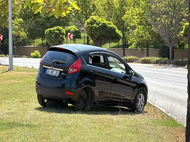 Kaza Ihbarına Giden Polis Aracına Otomobil Çarptı;1’I Polis, 1’I Bekçi 6 Yaralı