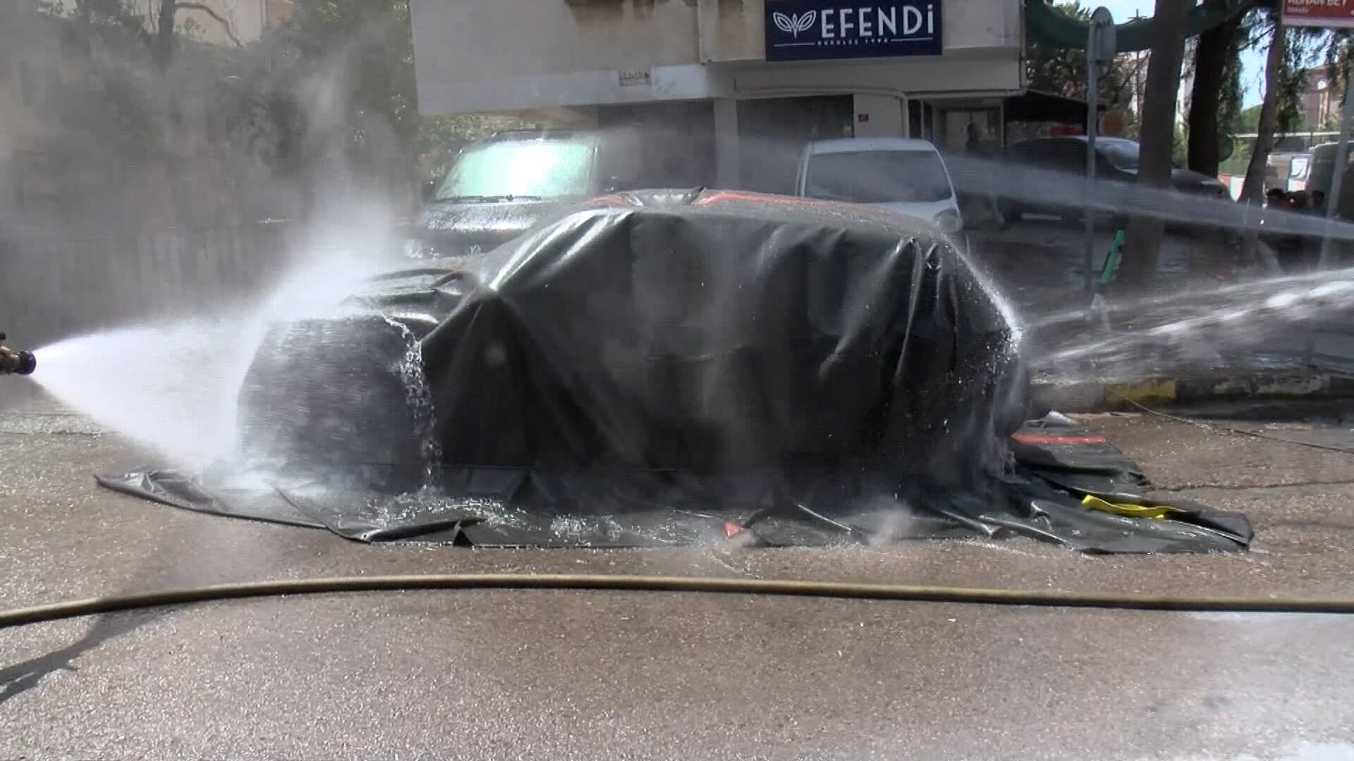 Maltepe’de park halindeki elektrikli araç alev alev yandı-1