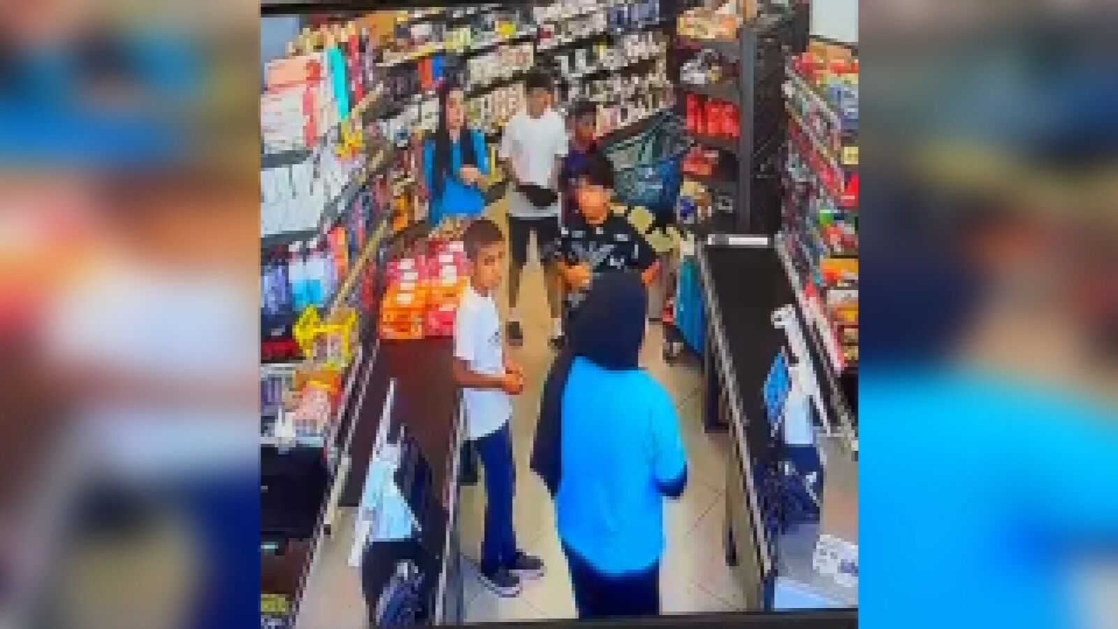 Mersin’de, Markette Çocuğa Darp Kamerada (1)