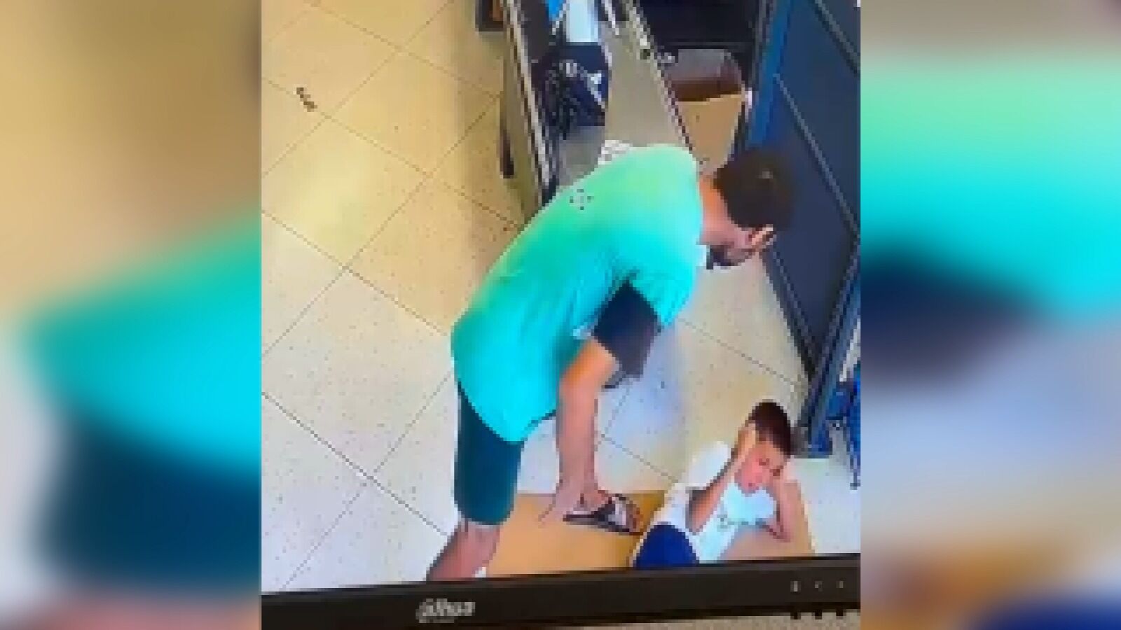 Mersin’de, Markette Çocuğa Darp Kamerada (3)