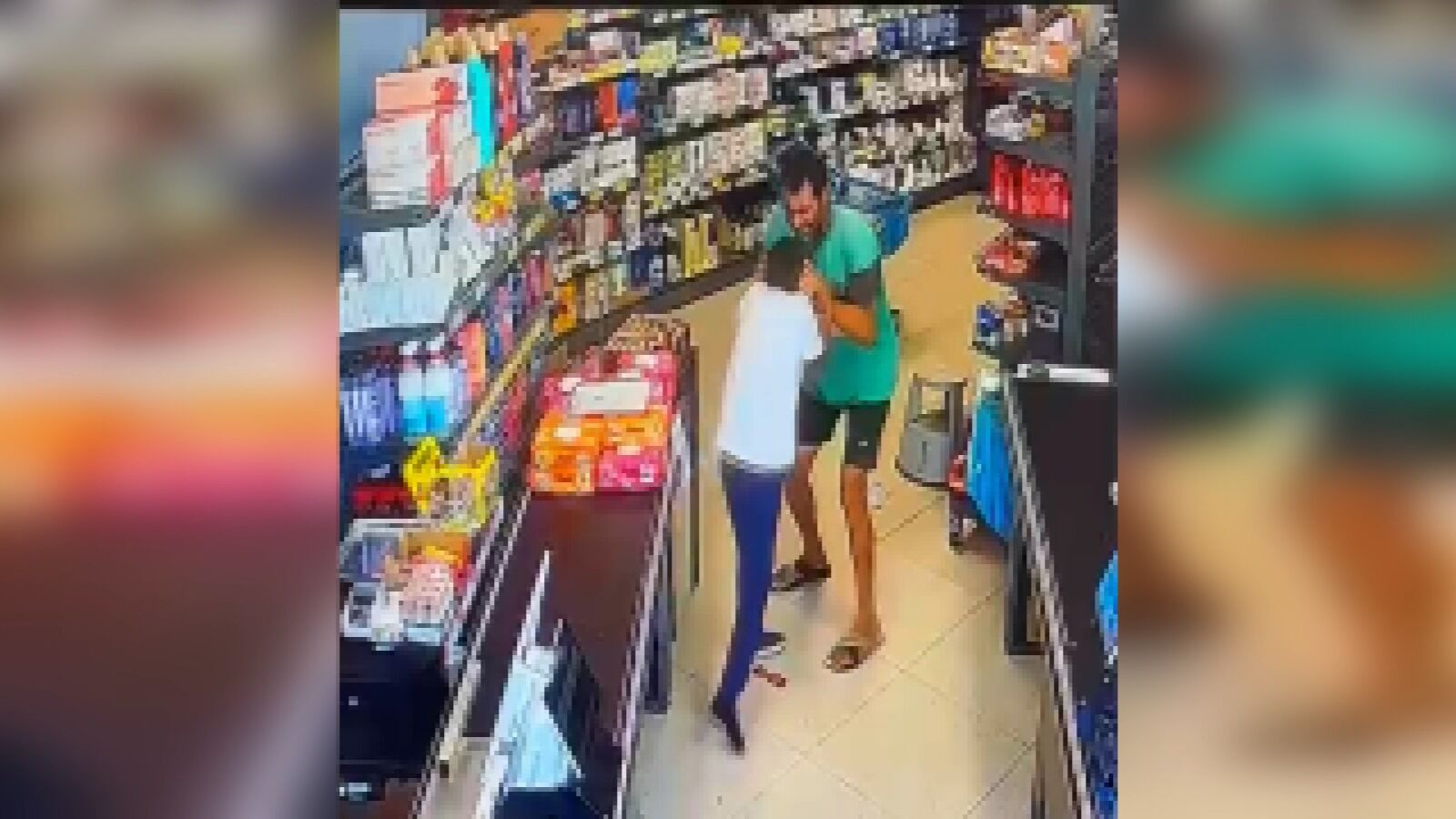 Mersin’de, Markette Çocuğa Darp Kamerada (4)