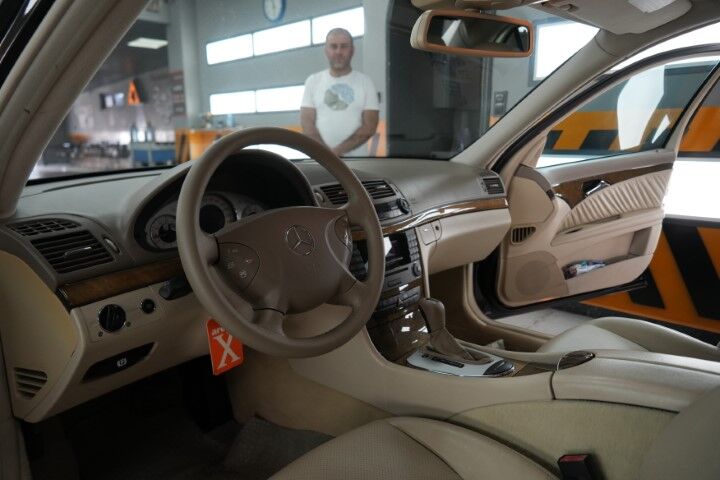 Otomobil Diye Bindiği Mercedes Beyaz Eşya Çıktı