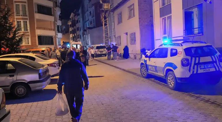 Tokat'ta 5 Katlı Binada Yangın; 4 Kişi Dumandan Etkilendi