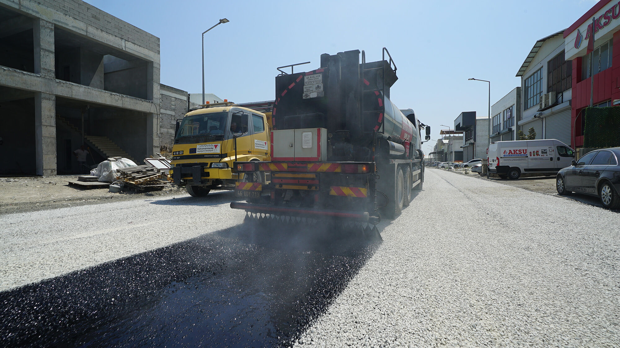 Büyükşehir, Yeni Sanayi Sitesi’nde Asfalt Mesaisi Sürüyor-1