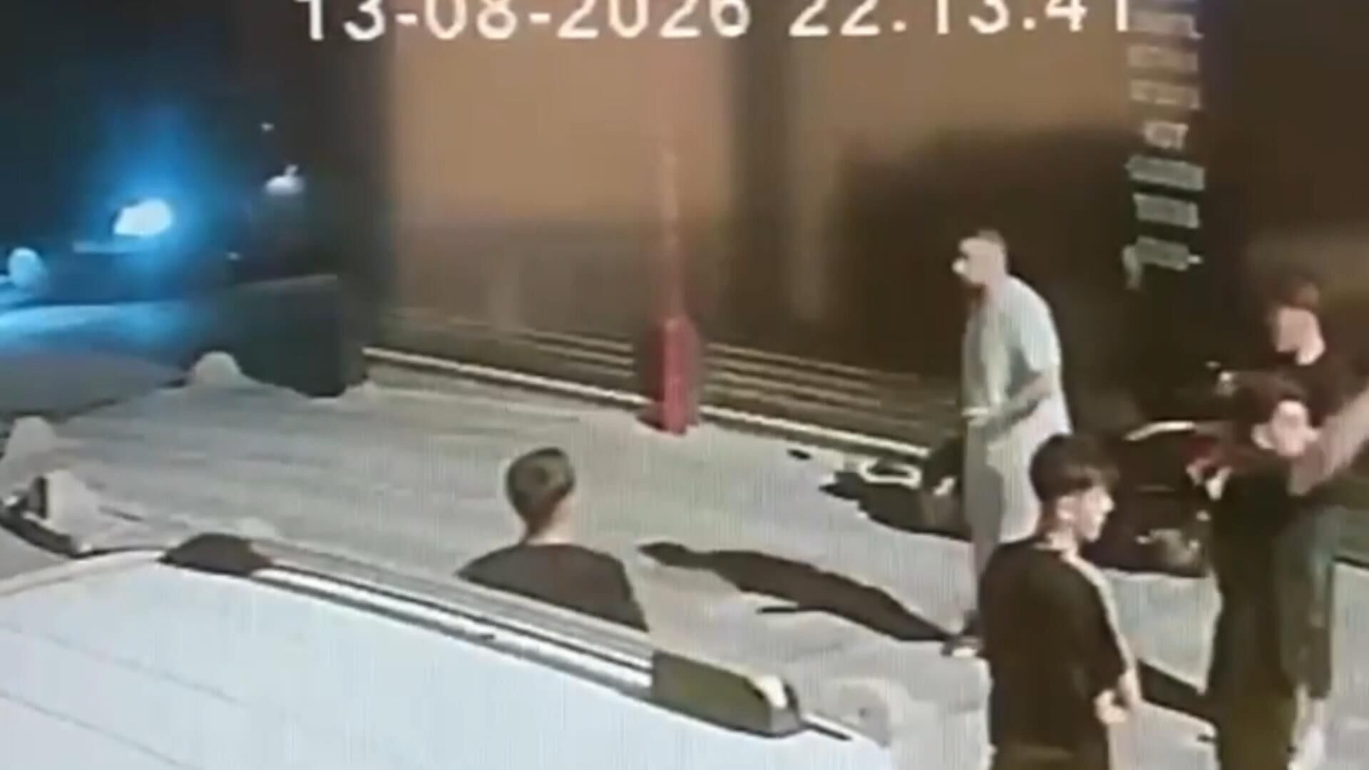 Zeytinburnu’nda Kalabalık Grup Önünü Kesti! Arkadan Bıçaklayıp Kaçtı (3)