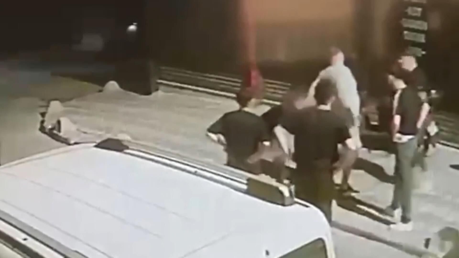 Zeytinburnu’nda Kalabalık Grup Önünü Kesti! Arkadan Bıçaklayıp Kaçtı (5)