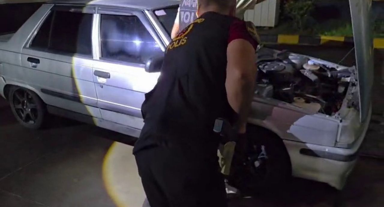 200 Bin Tl’lik Otomobilin Motorundan 2,5 Milyon Tl’lik Kokain Çıktı! (2)