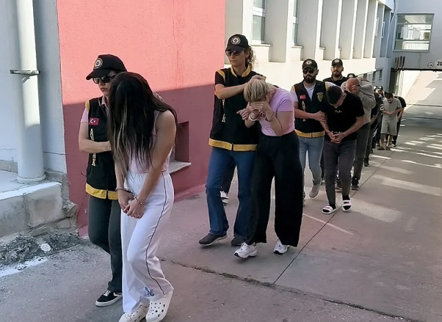 7 Ilçede Aynı Anda Baskın! Adreslerden Çıkanlar Şaşırttı (1)