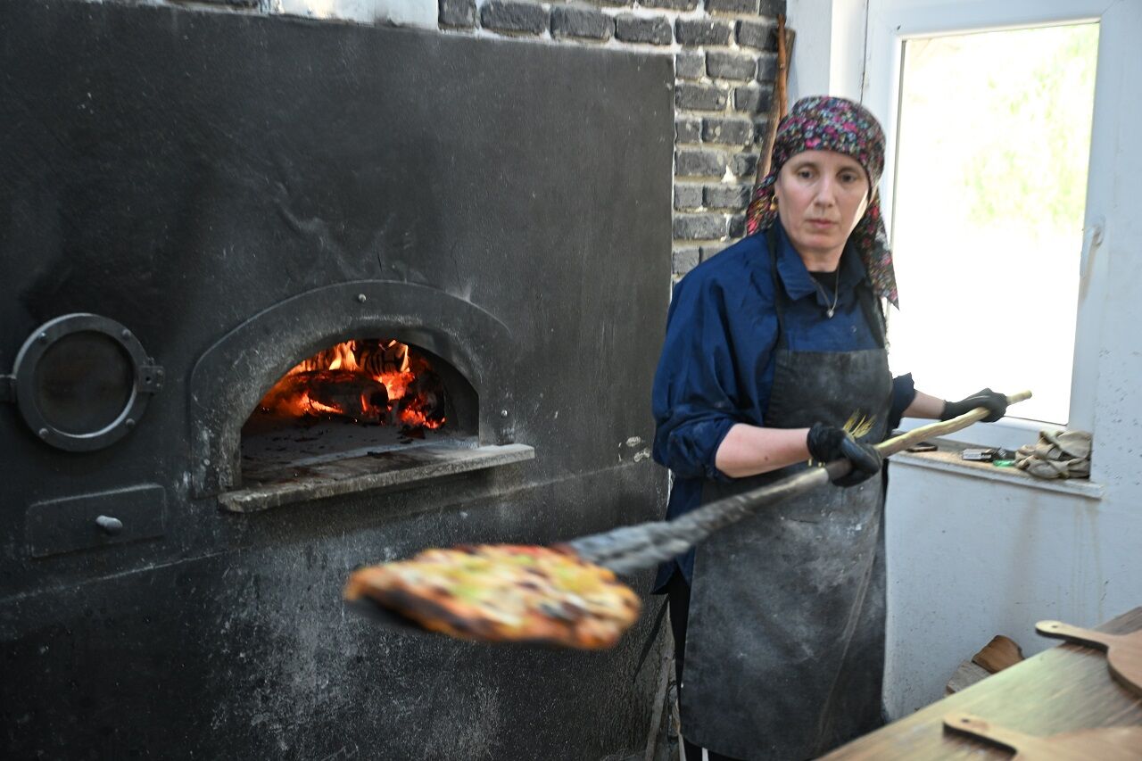 Kahramanmaraş’ta Köyde Pizza Yapan Anne Kıza Yoğun İlgi