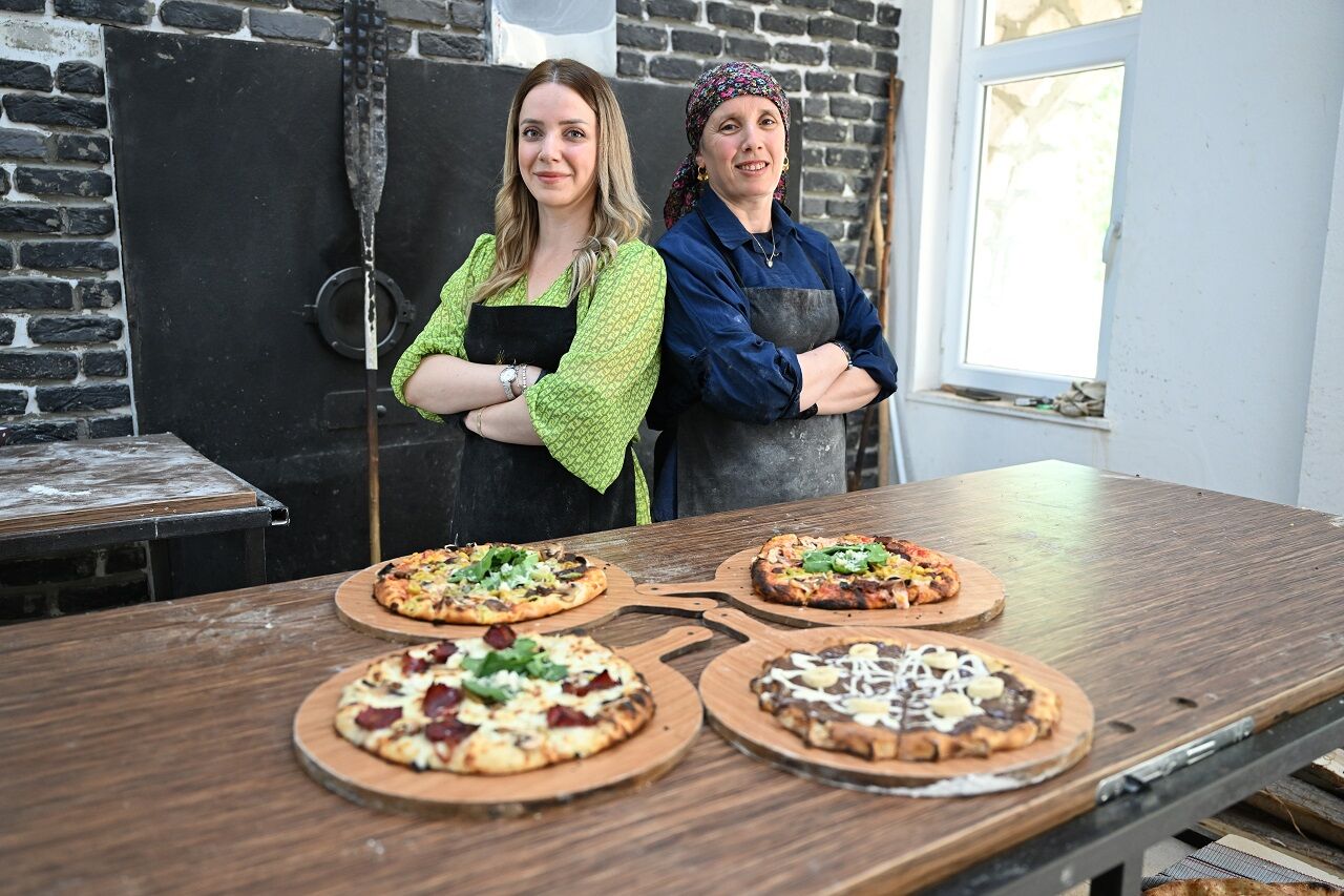 Kahramanmaraş’ta Köyde Pizza Yapan Anne Kıza Yoğun İlgi