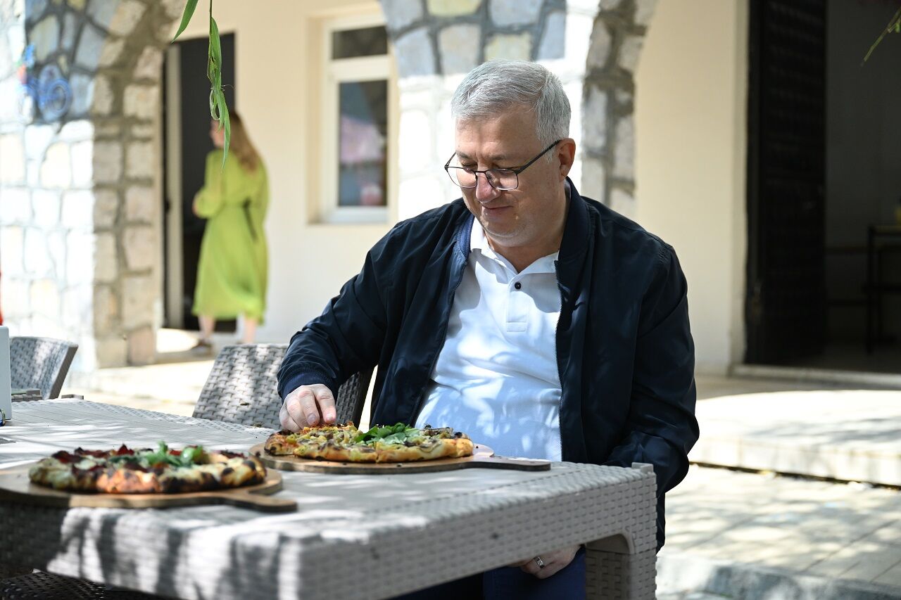 Kahramanmaraş’ta Köyde Pizza Yapan Anne Kıza Yoğun İlgi