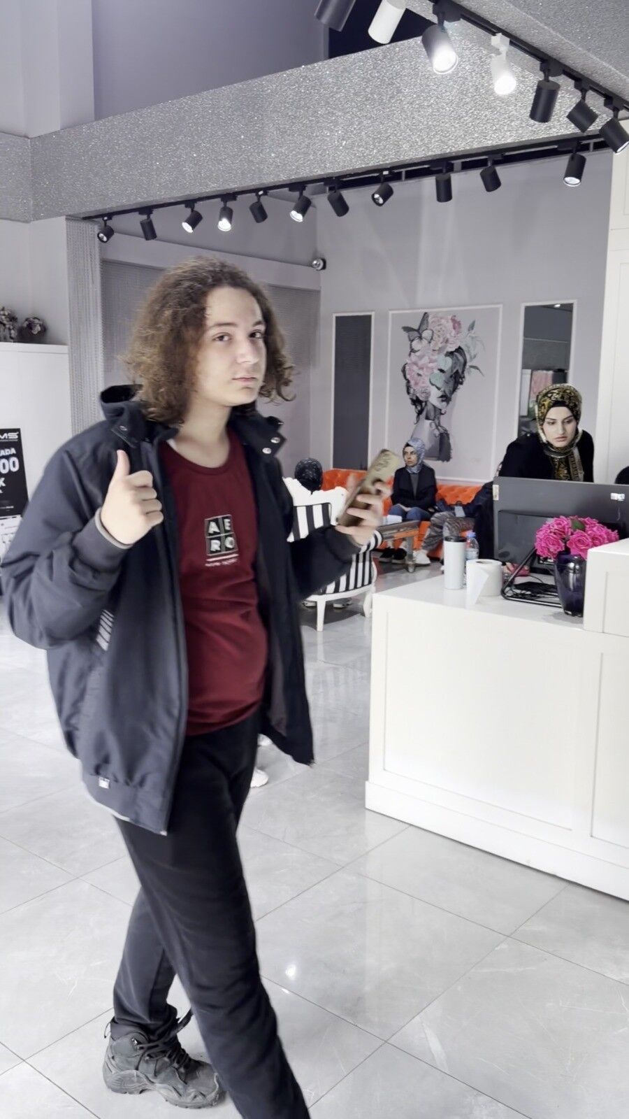 Okul saldırganını annesi yüzünde ve sırtında siyah nokta olduğu için güzellik merkezine götürmüş