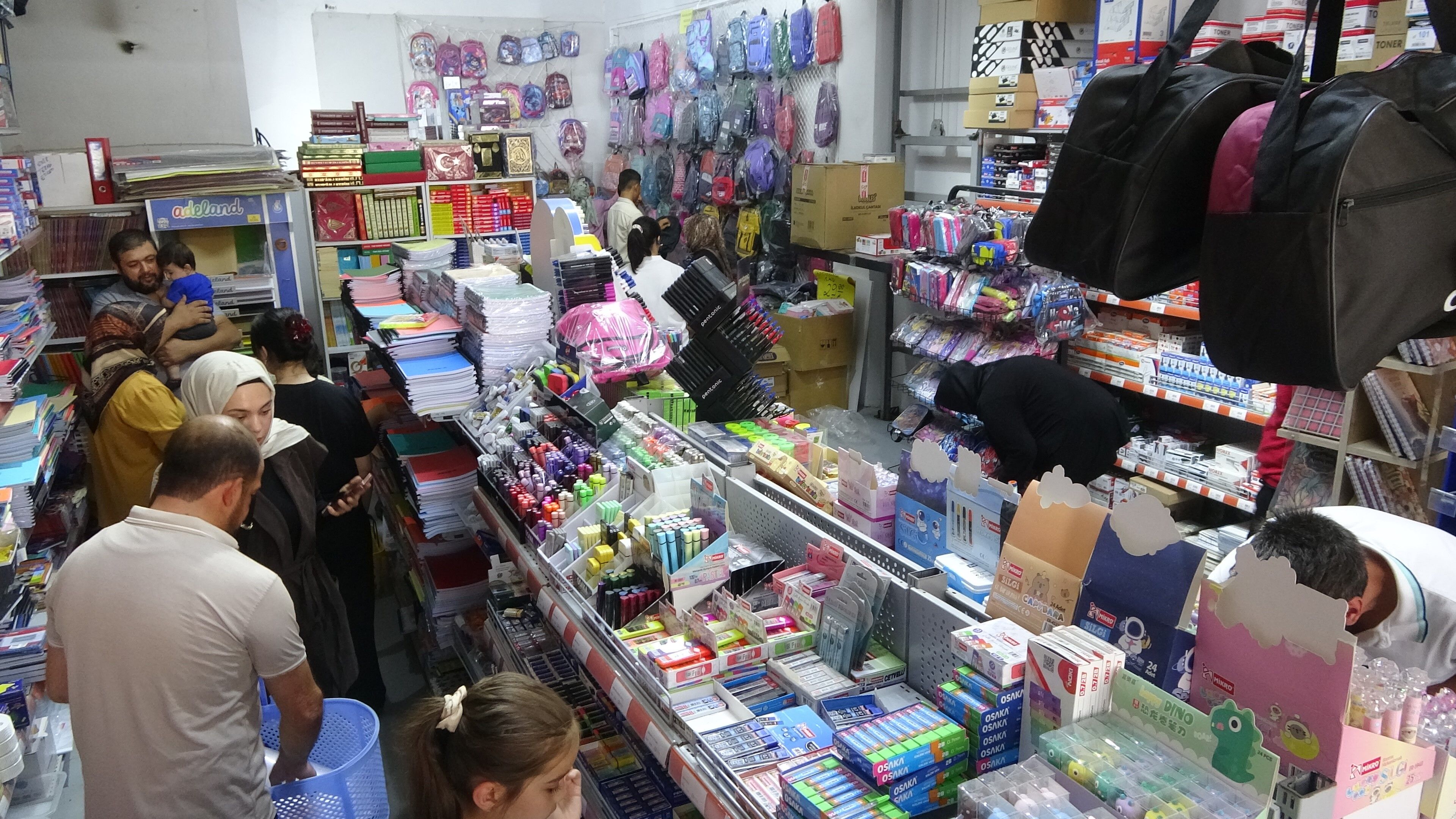 Okullar açılıyor, kırtasiyelerde hareketlilik başladı
