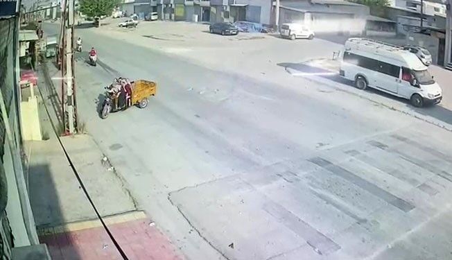 Adana’da Ehliyetsiz Sürücü Anneye Çarptı (2)