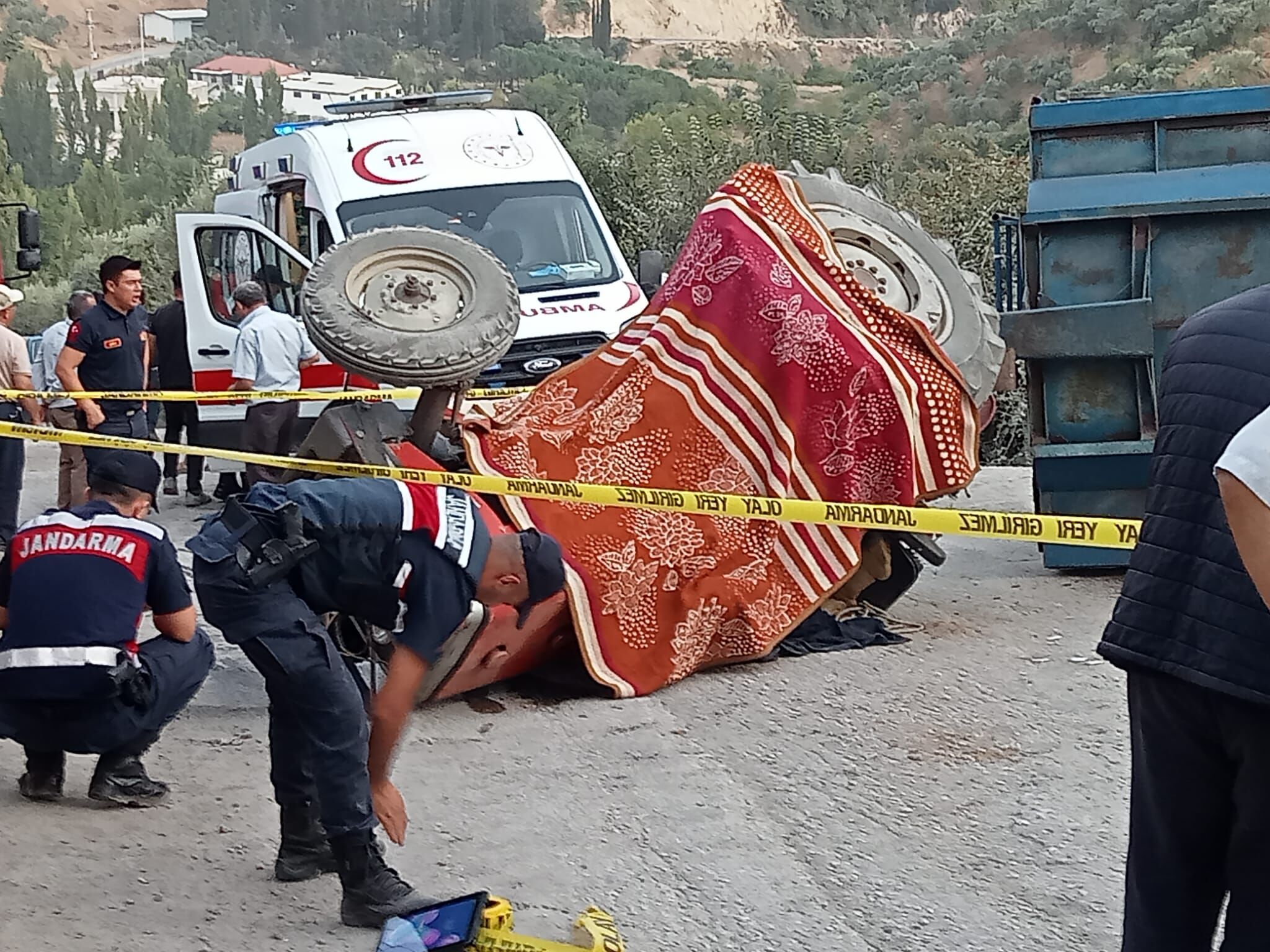 Aydın'da traktör devrildi; 1 ölü, 1 yaralı