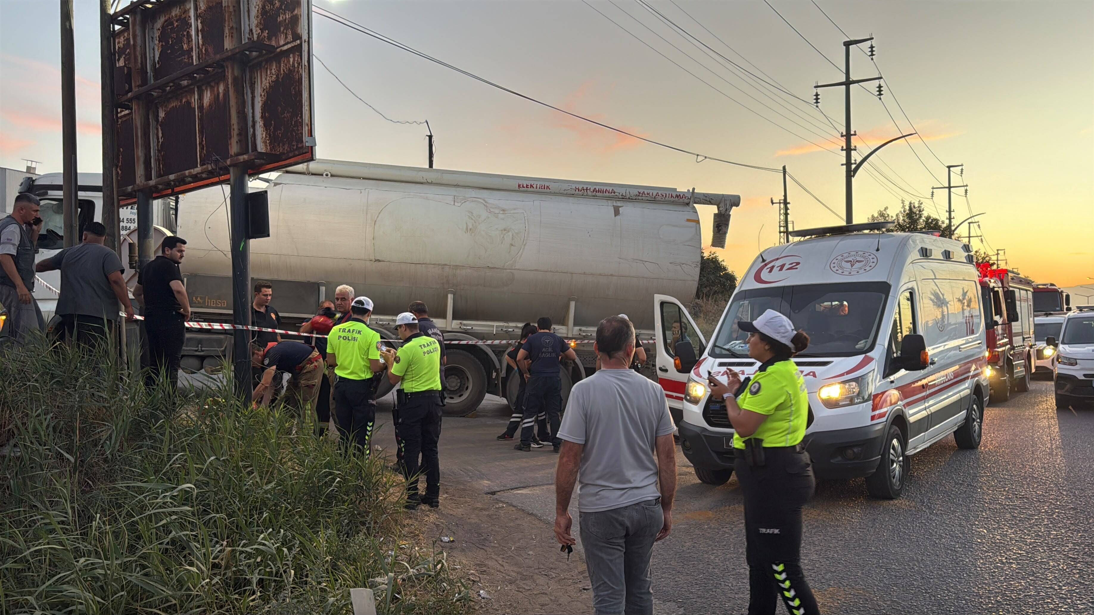 Manisa'da kamyon ile çarpışan motosikletin sürücüsü öldü