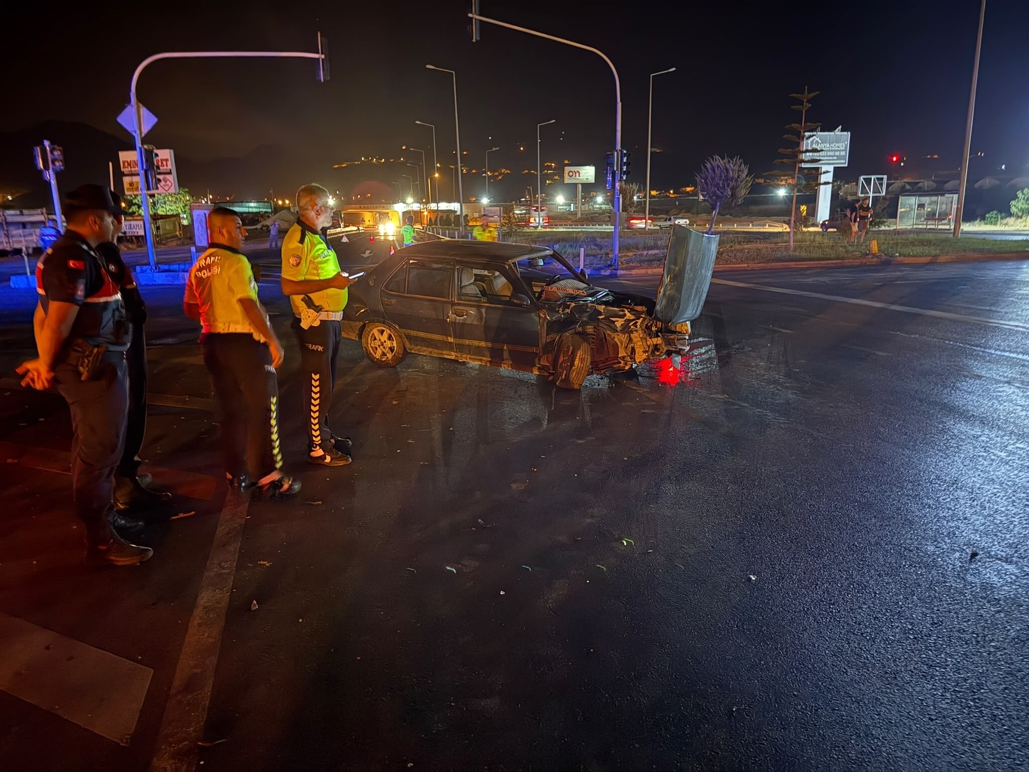 Antalya Gazipaşa’da İki Otomobil Çarpıştı! Sürücü 1,93 Promil Alkollü Çıktı (2)
