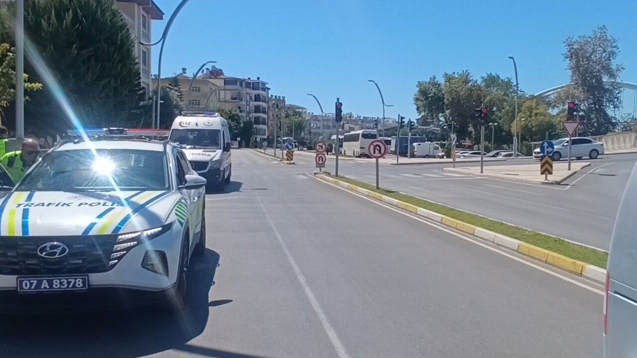 Antalya Manavgat’ta Kazaya Neden Oldu, Yaralı Sürücüyü Bırakıp Gitti (3)