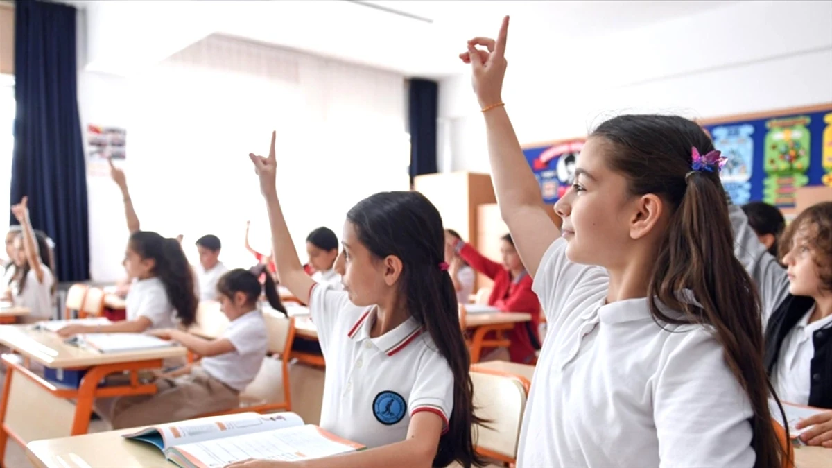 Antalya'da 23 Eylül Okullar Tatil mi? Çarşamba Antalya'da Okul Var mı?