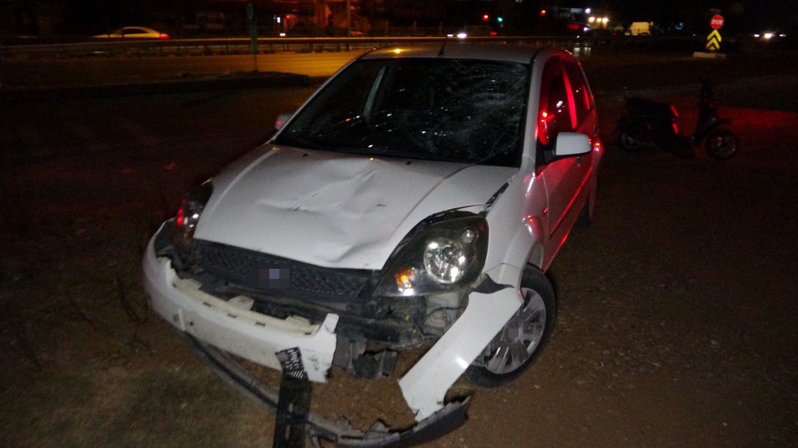 Antalya’da Motorlu Bisiklet Ile Otomobil Çarpıştı , (1)