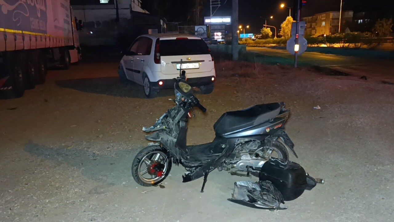 Antalya’da Motorlu Bisiklet Ile Otomobil Çarpıştı , (3)