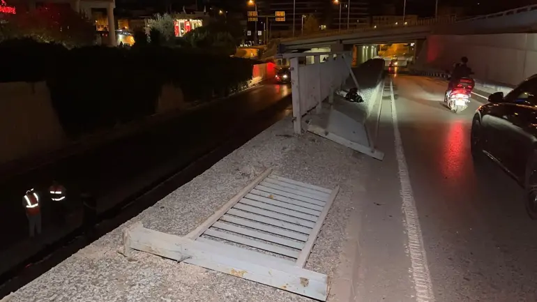 Avcılar’da Asfalt Kamyonu Virajı Alamayarak Alt Geçit Yoluna Düştü; 1 Yaralı