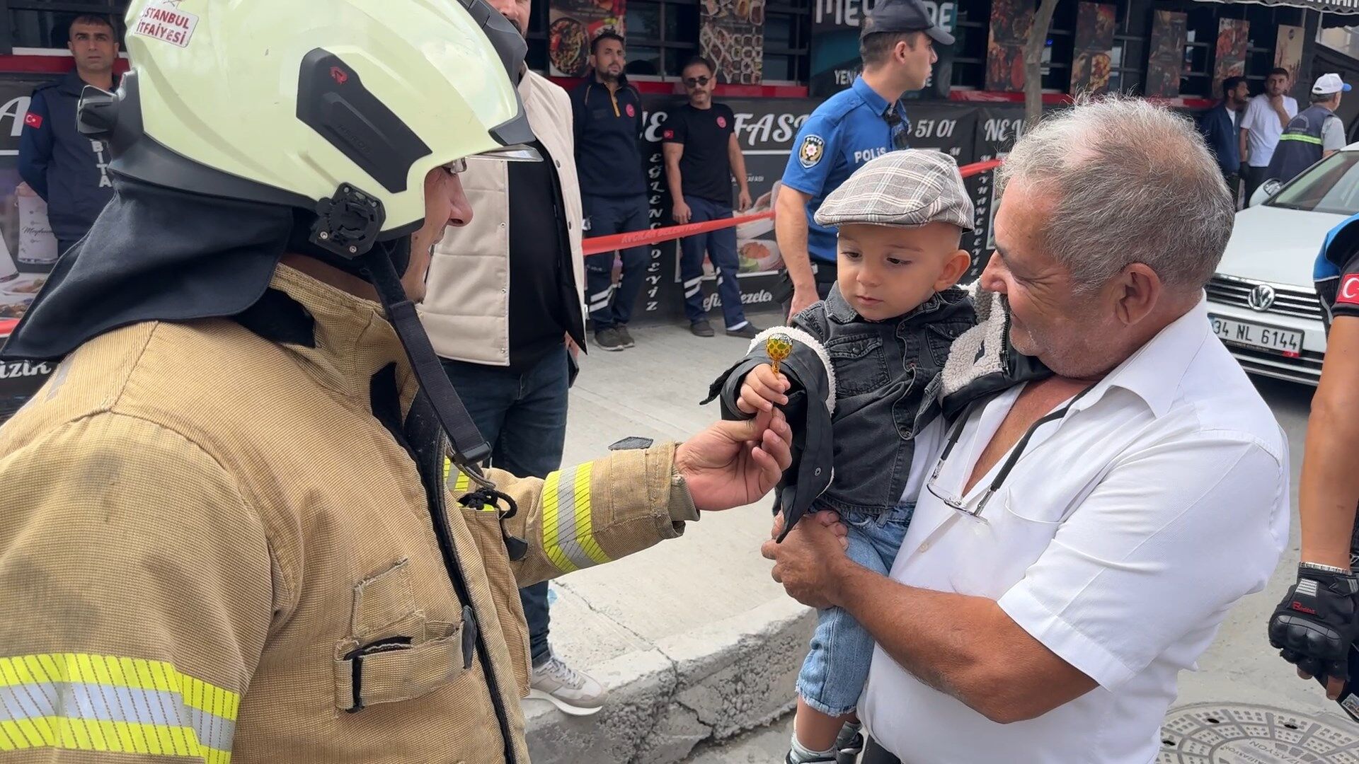 Avcılar'da Elektrik Panosu Yandı! 1'I Çocuk 5 Kişi Tahliye Edildi (2)