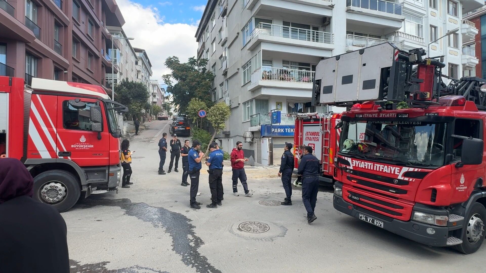 Avcılar'da Elektrik Panosu Yandı! 1'I Çocuk 5 Kişi Tahliye Edildi (3)