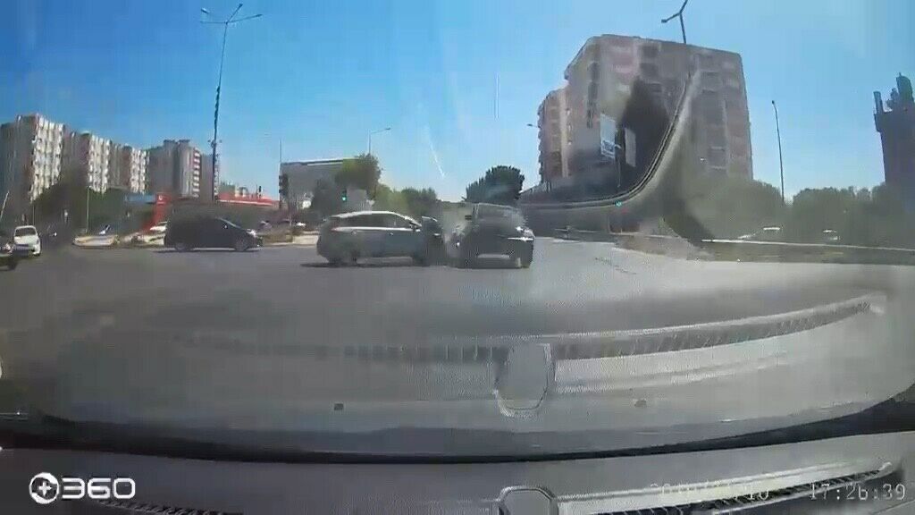 Aydın’da Kırmızı Işıkta Zincirleme Kaza! 3 Kişi Yaralandı (3)
