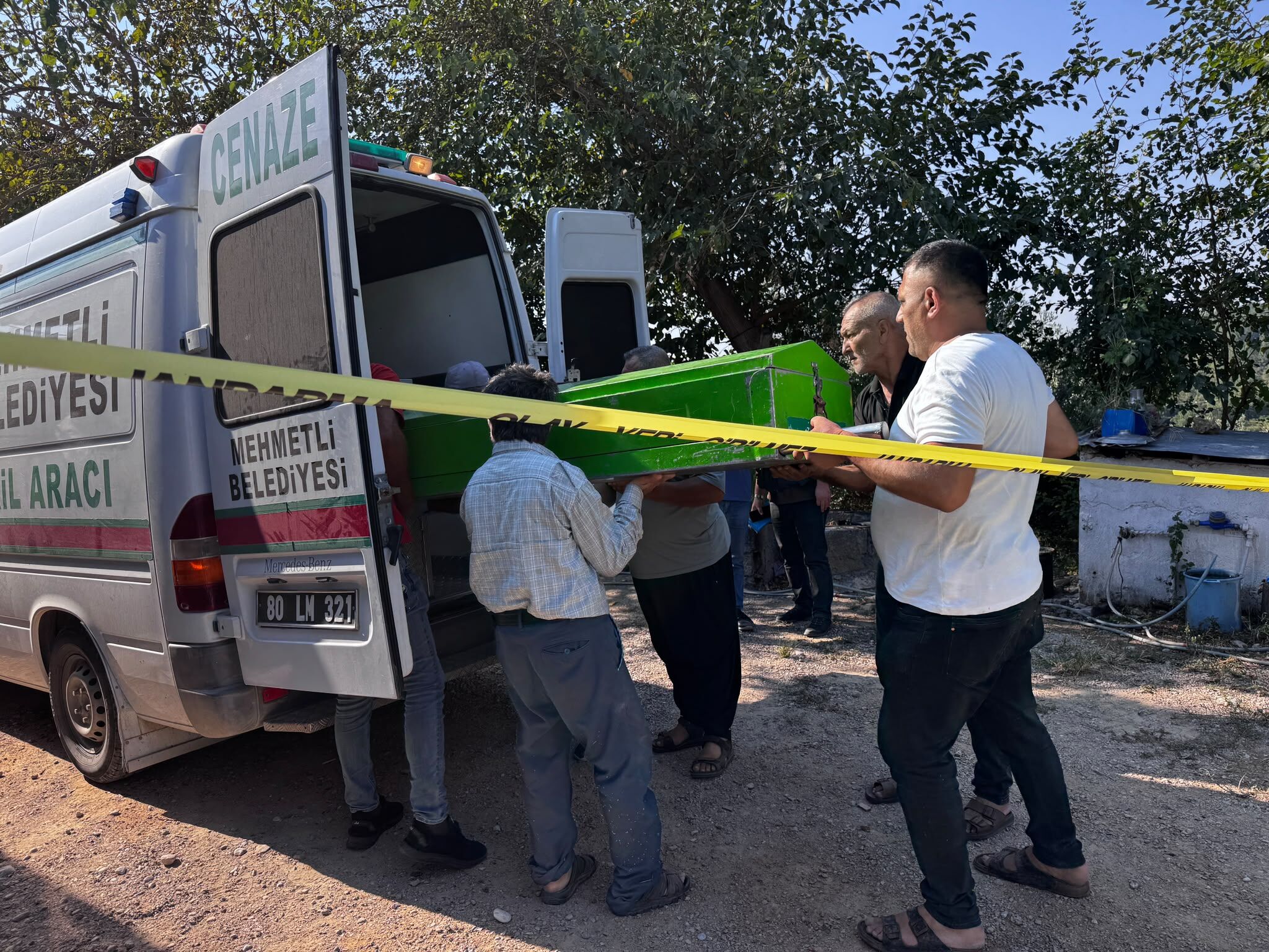 Baba, tahra ile oğlunu öldürüp gelini ve torununu yaraladı