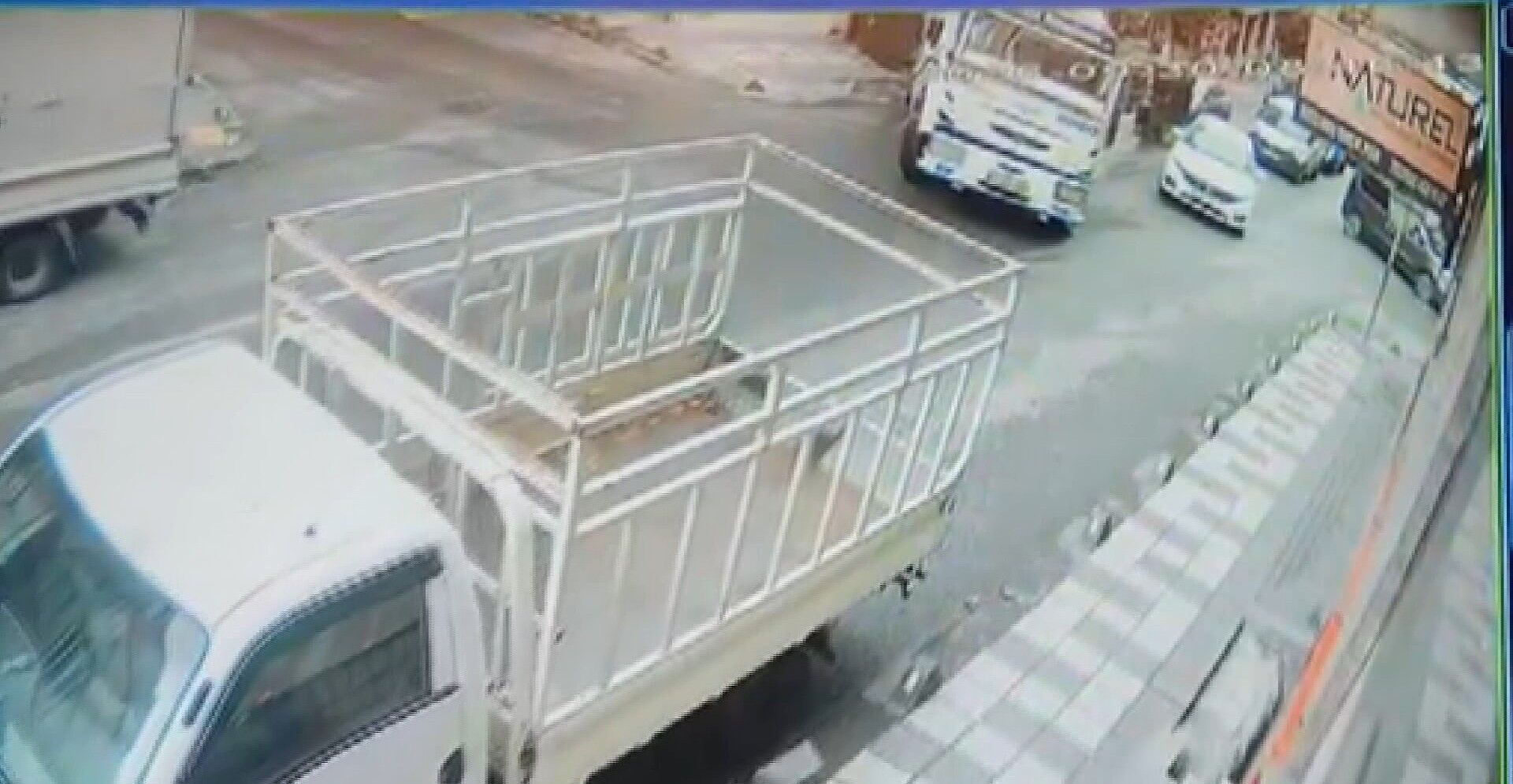 Bağcılar'da Su Tankeri Yokuşta Geri Geri Kaydı! Kaza Kamerada (3)