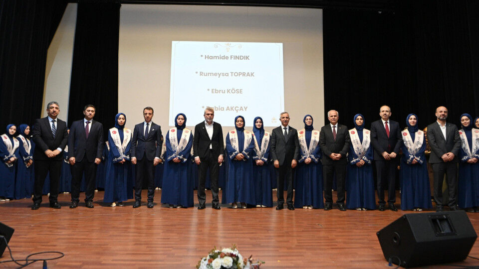 Başkan Görgel, 70 Hafızın Mezuniyet Sevincine Ortak Oldu (1)