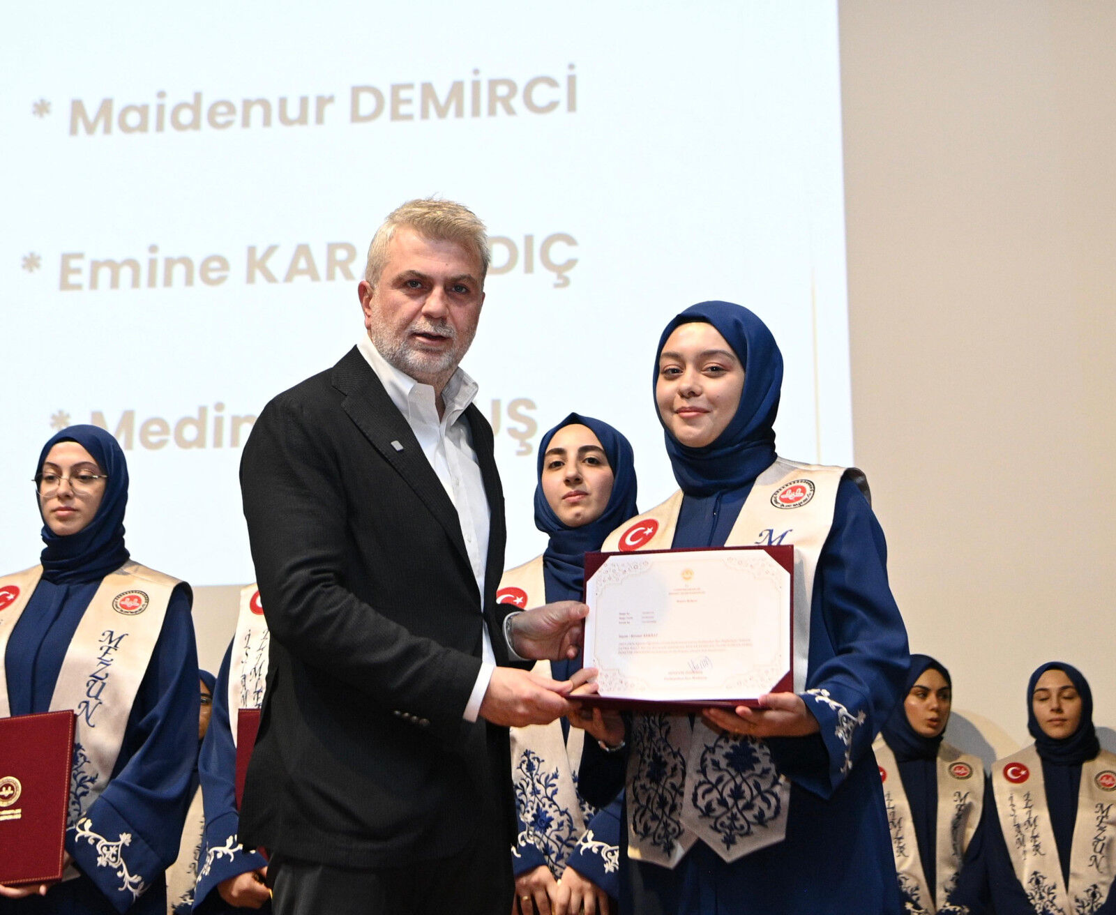 Başkan Görgel, 70 hafızın mezuniyet sevincine ortak oldu