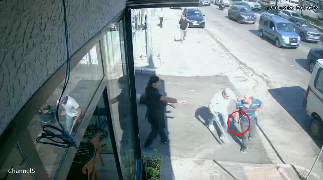 Bursa'da Eşiyle Yürürken Saldırıya Uğradı! Yerdeyken Sopalarla Dövdüler (2)