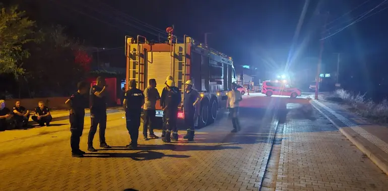 Çanakkale Otomobil, Yolun Karşına Geçmeye Çalışan Aileye Çarptı; 1 Ölü, 4 Yaralı