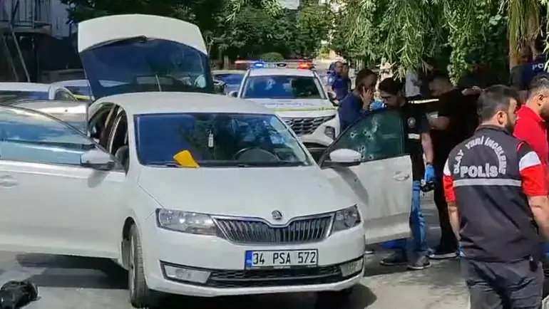Çekmeköy'de Otomobile Silahlı Saldırı; 1 Ölü